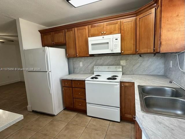 Building Photo - 4450 SW 67th Ave Unit x