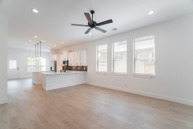 Building Photo - 10566 Wild Chives