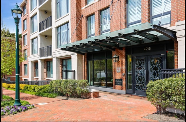 Building Photo - Gorgeous 2/2 with luxurious Lobby Level Condo in Hampden Row