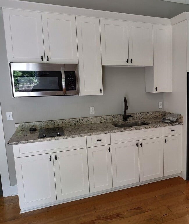 Photo - 3553 Esplanade Way