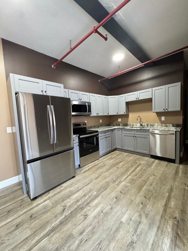 Building Photo - 70 Webster St Unit 203