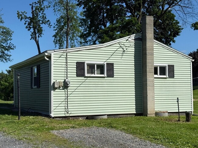 Building Photo - Nice two bedroom house in Shippesnburg