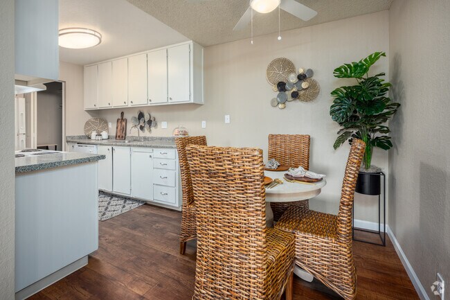 2BR, 1BA - 861SF - Dining Room