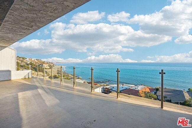 Building Photo - 18203 Coastline Dr Unit 7