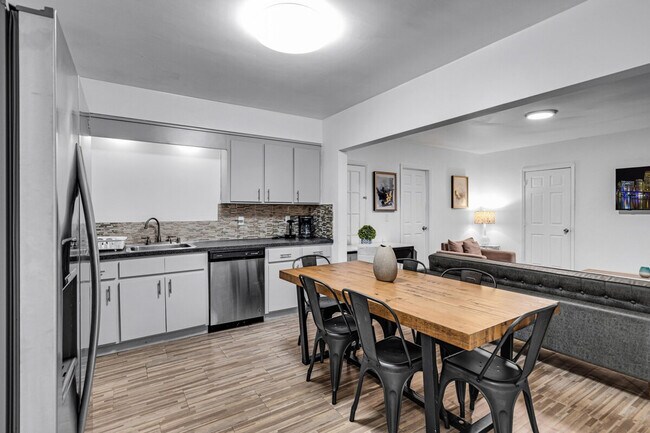 Photo - 979 SW 11th St Unidad ID1323999P