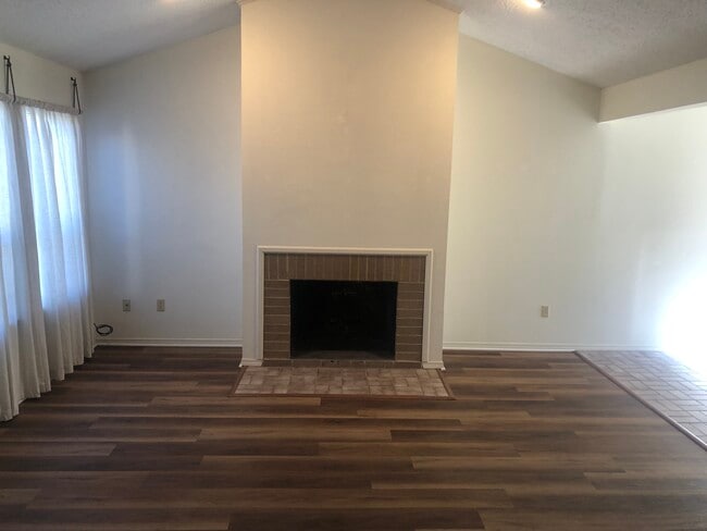 Photo - 412 Hampton Ct