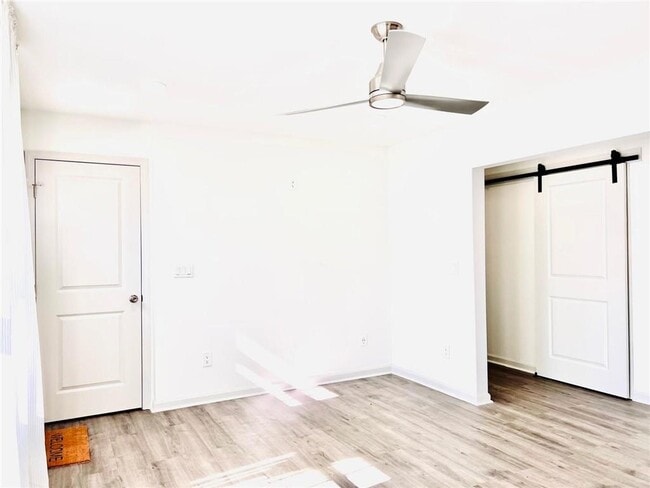 Photo - 1122 Elaine Dr