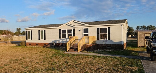 Photo - Spacious 3-bedroom, 2-bathroom mobile home. Showings Coming Soon!