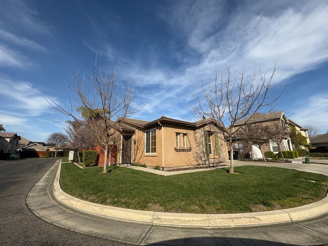 NW Visalia Home Near Shopping Center Rent ... - NW Visalia Home Near Shopping Center Rent ...