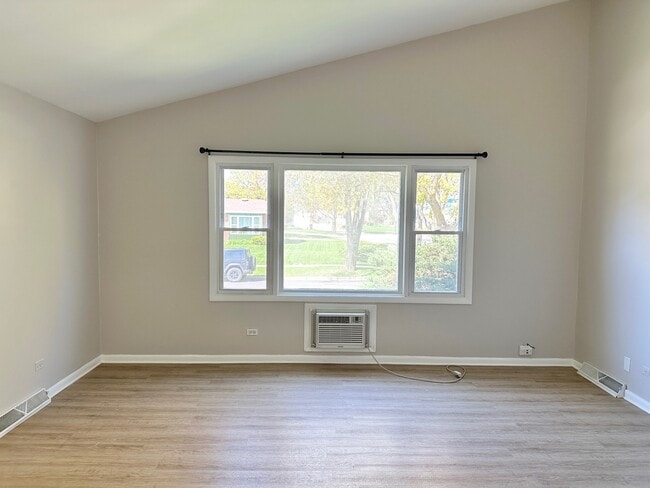 Photo - 525 Ryan Ln Unit B