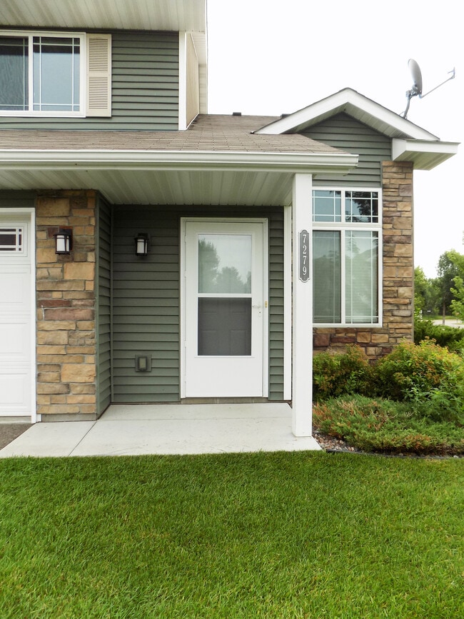 Photo - 7279 147 Ln NW