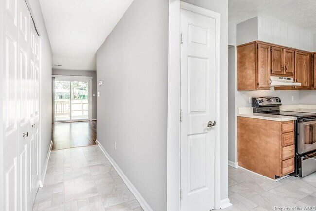 Photo - 1649 Skiffes Creek Cir