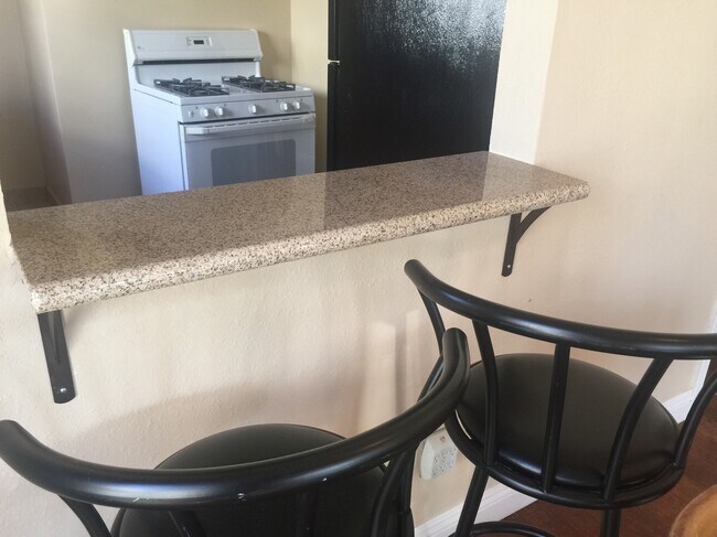 412 N Orange Grove Ave Unit 412