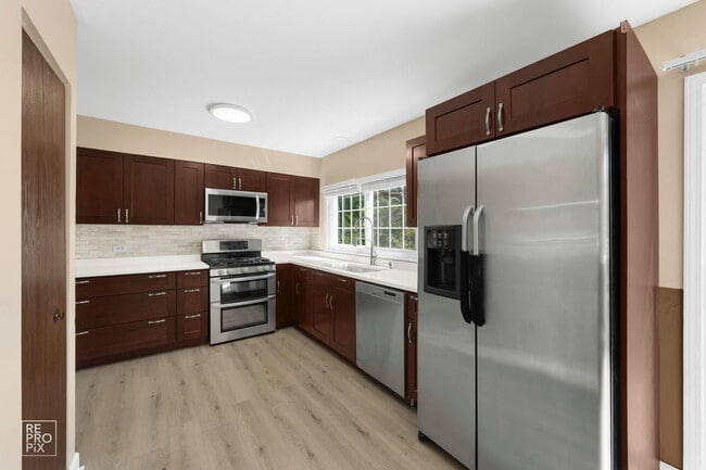 Photo - 1705 College Green Dr