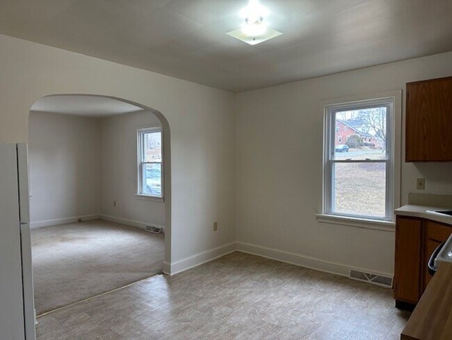 Photo - Spacious 1st Floor 1 Bed 1 Bath Apt In Cen... Unidad A