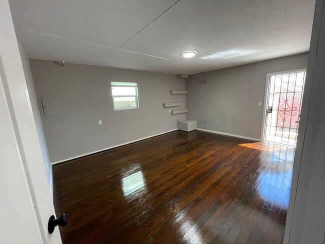 Photo - 3018-3020 Maple Ave Unit 3020