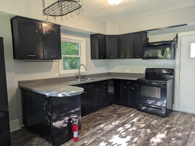 Photo - 2707 W 1st St