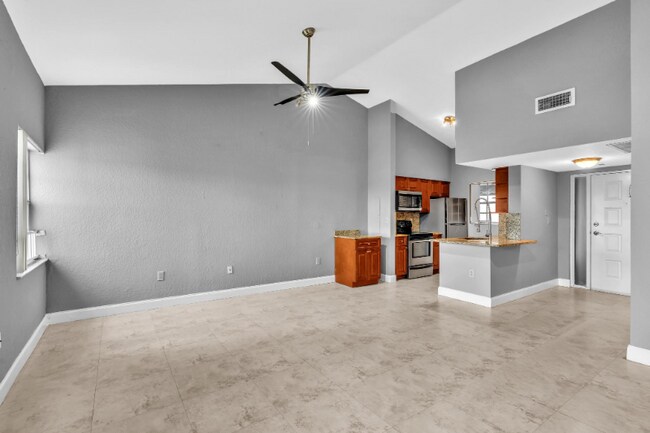 Building Photo - 2841 N Oakland Forest Dr Rental