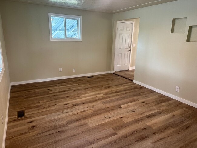 Photo - 3 Bed 1 Bath Spokane Home w/ 2 Car Garage ...