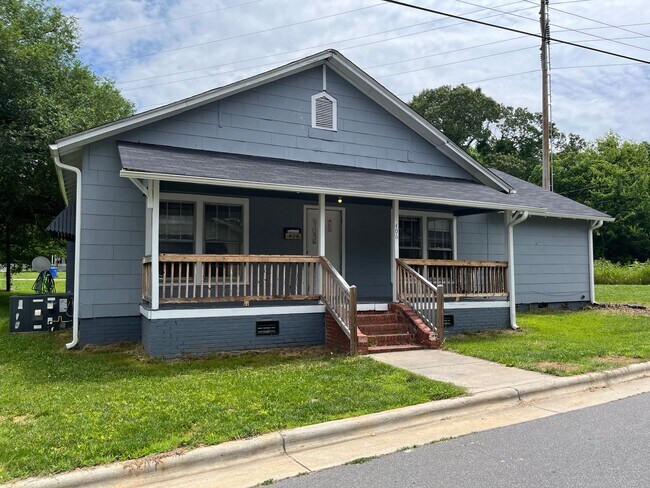 3 Bed Mill House Near Downtown Mooresville - 3 Bed Mill House Near Downtown Mooresville