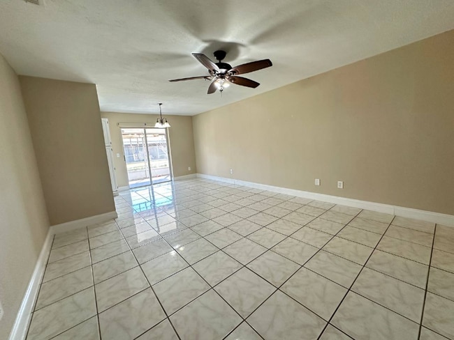 Photo - 27 W Country Cove Way