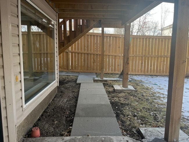 Photo - 468 Douglas Glen Pt SE