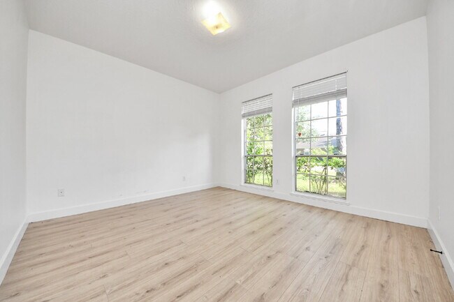 Spacious 4-Bedroom Home with Private Office & Room for Everyone!
