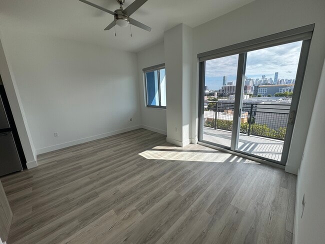 Building Photo - 120 NW 31st St Unit A2