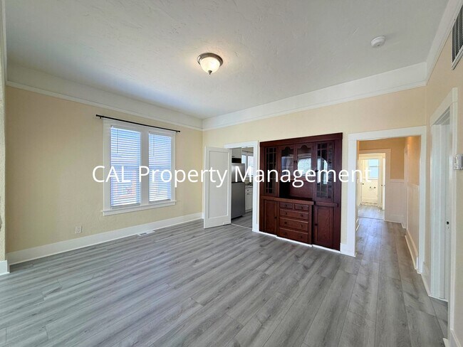 245 Maple St Unit Front