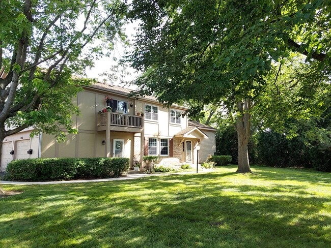 Building Photo - 214 Redwood Ct