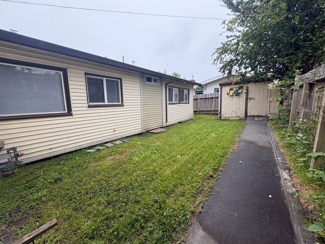 Photo - 3 Bed 1 Bath House Eureka