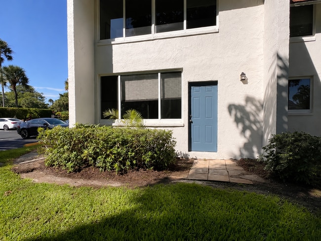 Building Photo - 2865 SW 22nd Ave Unit 1080