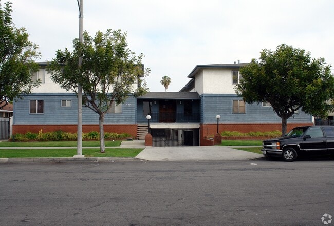 Photo - Stepney Apts