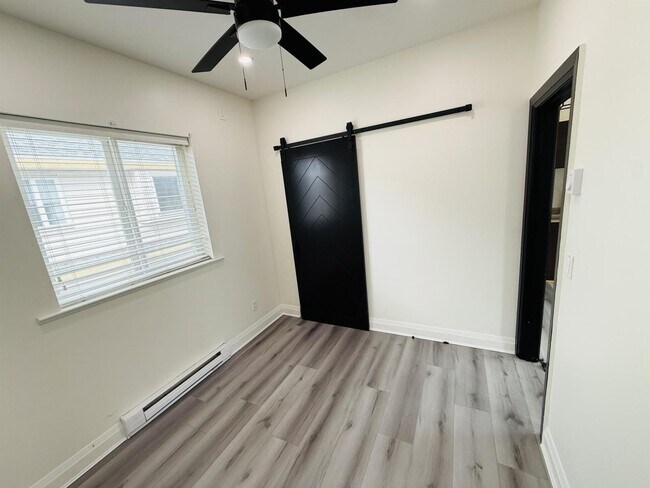 Photo - 7012-194B 194b St