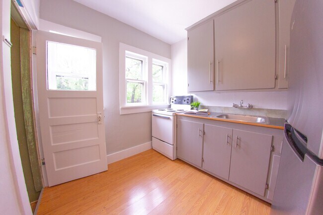 Photo - 202/204 South Anderson Unit 202