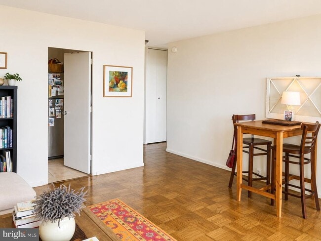 Building Photo - 210 Locust St Unit 10CW