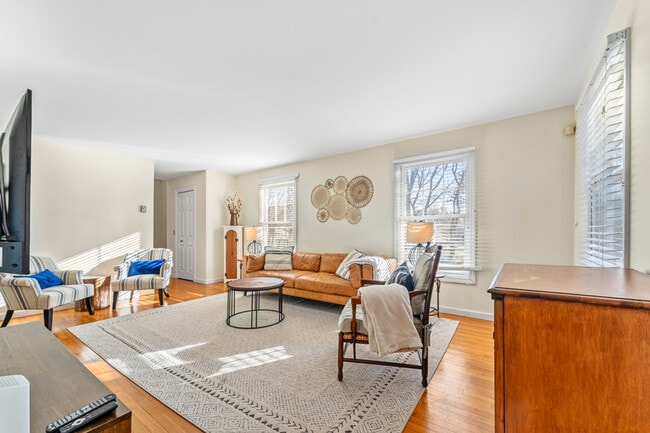 Building Photo - 13 N Meadow Ln Unit SI ID1514673P