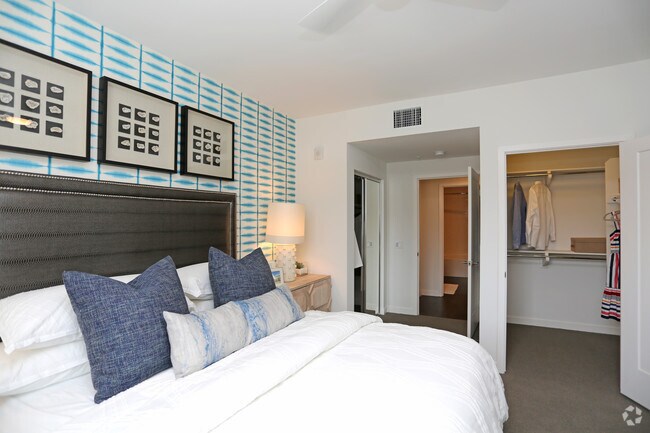 1 BR, 1 BA - 780 SF