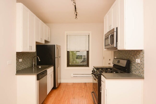Photo - 2212 N Rockwell St Unit B3