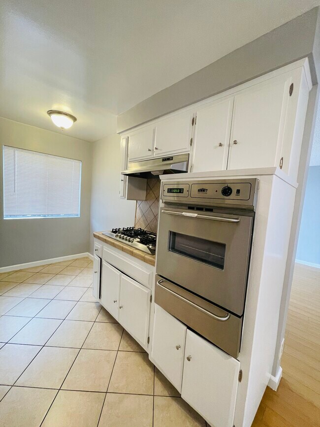 Unit #2 Kitchen - 949 N Alfred St Unit 2