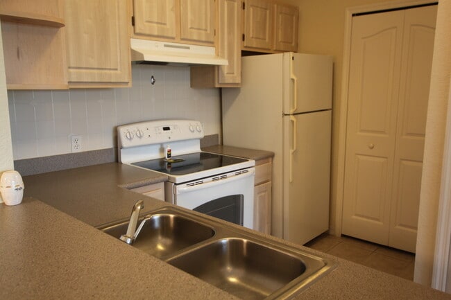 Photo - RIVERVIEW: 2 bed/1 bath, 3rd floor Condo