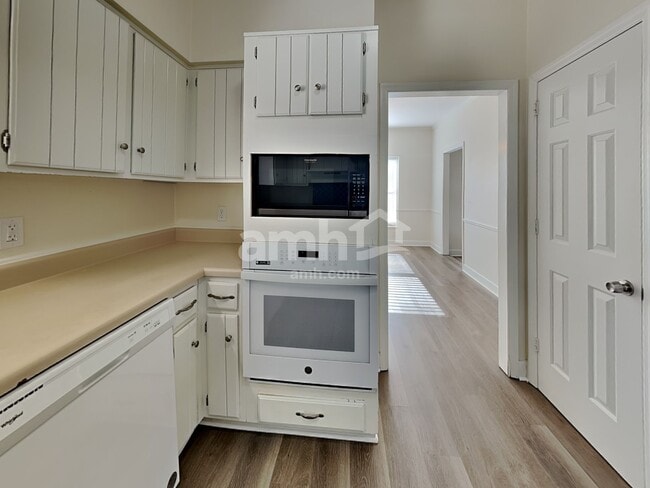 Photo - 7012 Poplar Creek Trce