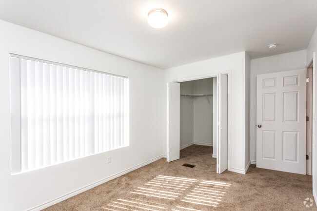 3BR, 2BA TOWNHOME - 1156SF Bedroom - Sea Mist Townhomes