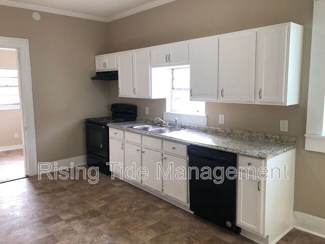 Photo - 1131 8th Ave W