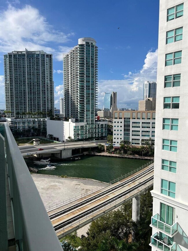 Photo - 41 SE 5th St Unidad 915