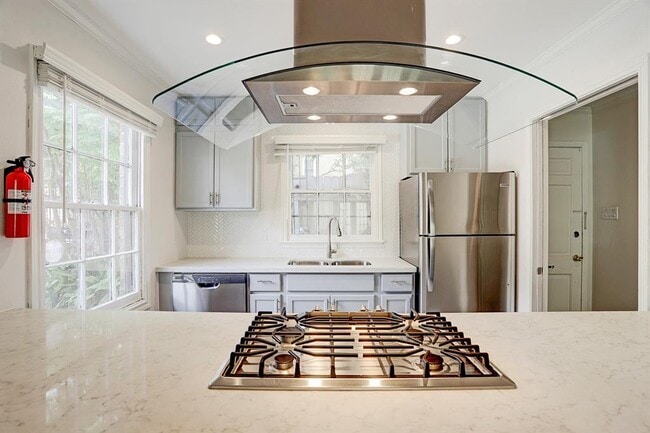 Photo - 2610 Whitney St Unit 2614