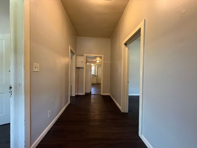 9 N McLin St SW