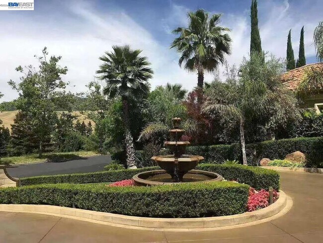 3511 Country Club Pl