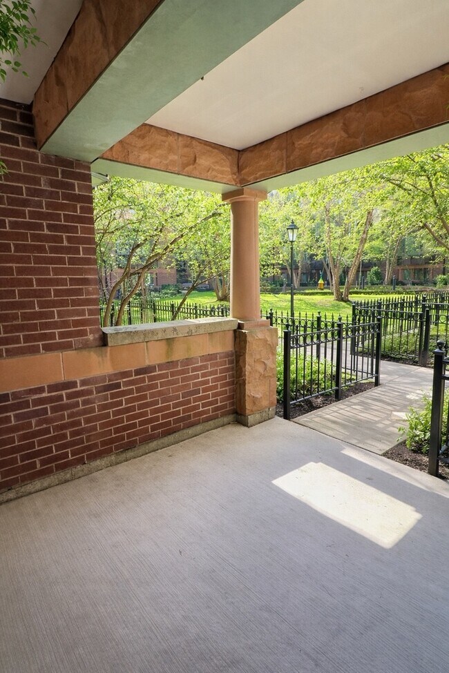 Photo - 1351 W Altgeld St