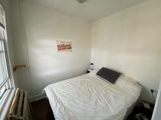 Photo - 68 Devoe St